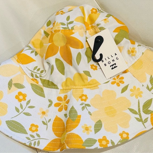 Time to Shine White Floral Print Beachy
Bucket Hat
Billabong NWT - Picture 6 of 6